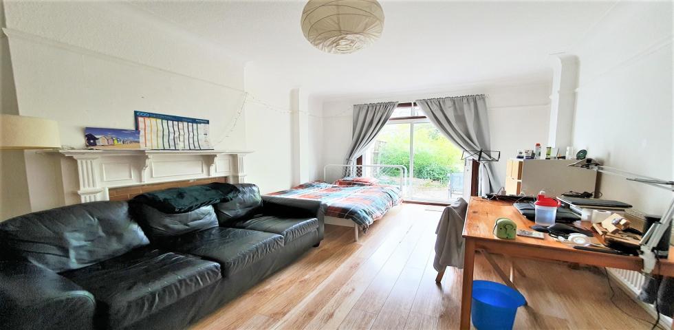 			4 Bedroom, 1 bath, 1 reception House			 Leigh Gardens, KENSAL RISE