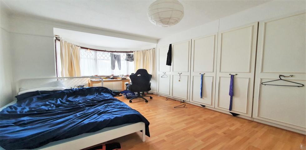 			4 Bedroom, 1 bath, 1 reception House			 Leigh Gardens, KENSAL RISE