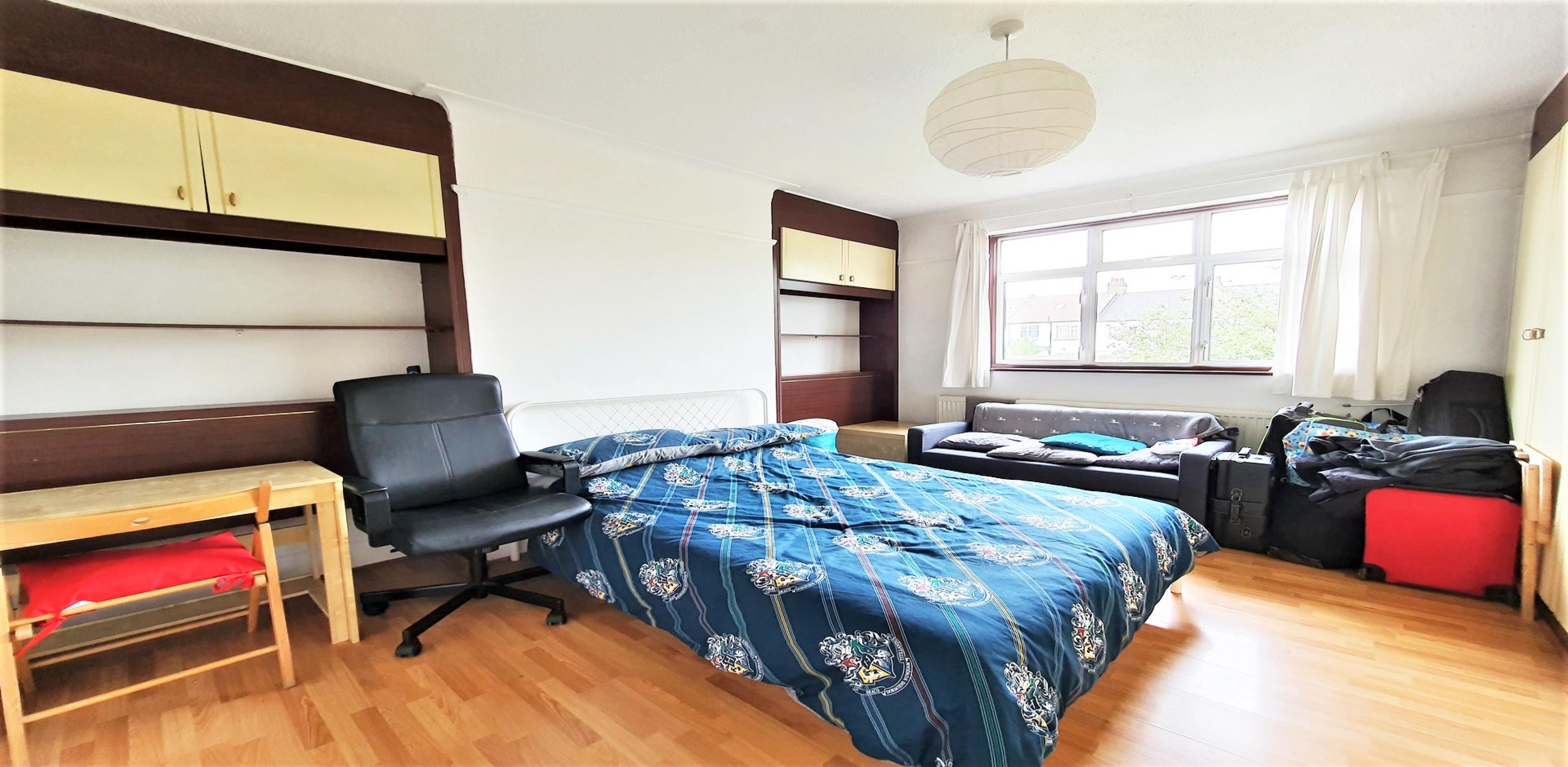 			Studio Apartment, 1 bath, 1 reception Flat			 Cricklewood Lane, Cricklewood NW2