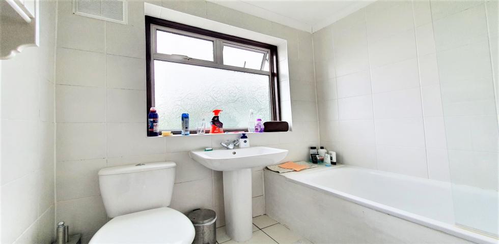 			4 Bedroom, 1 bath, 1 reception House			 Leigh Gardens, KENSAL RISE