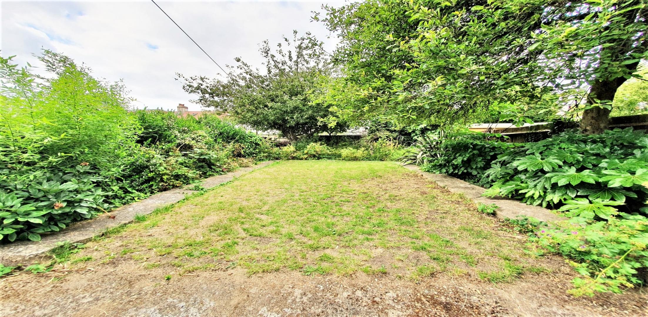 			4 Bedroom, 1 bath, 1 reception House			 Leigh Gardens, Kensal Rise 