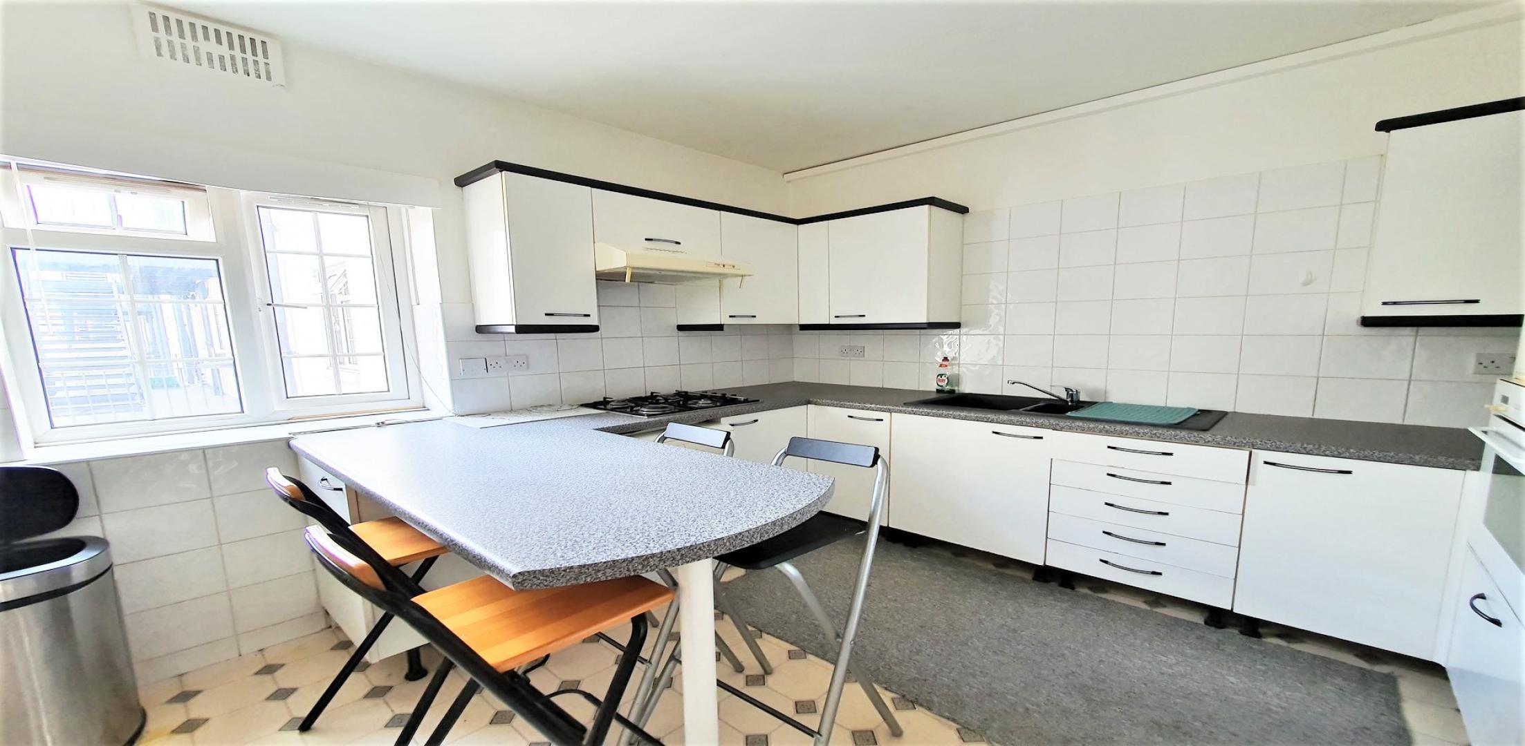 			1 Bedroom, 1 bath, 1 reception Apartment			 Brent Street, HENDON CENTRAL 