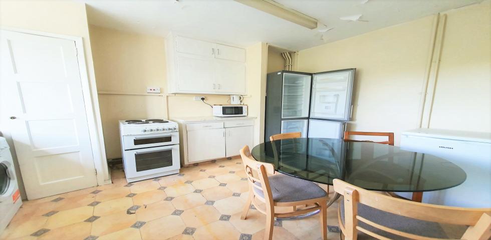 			2 Bedroom, 1 bath, 1 reception Flat			 Broadhurst Gardens, WEST HAMPSTEAD