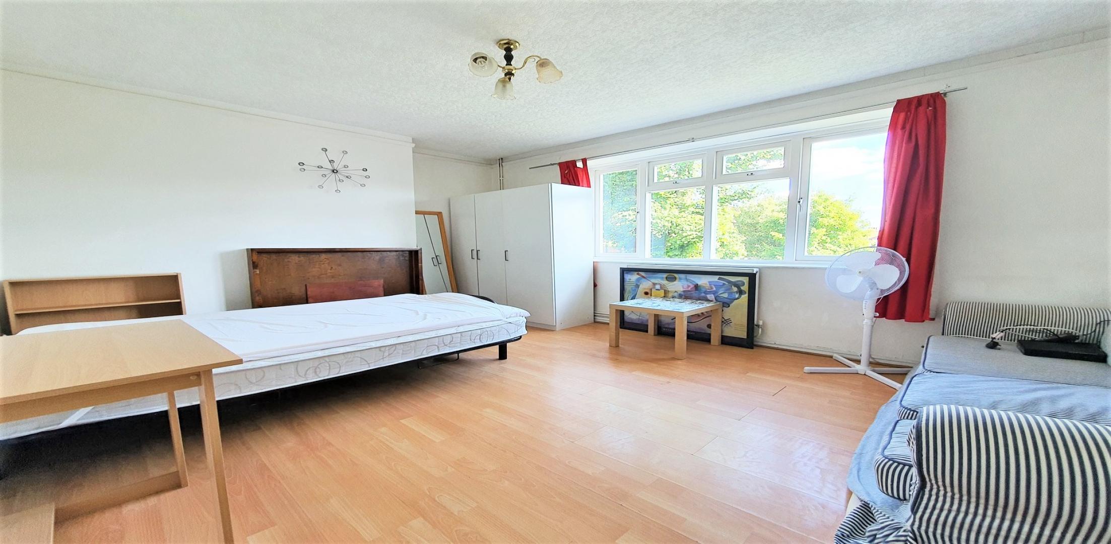 			2 Bedroom, 1 bath, 1 reception Flat			 Broadhurst Gardens, WEST HAMPSTEAD