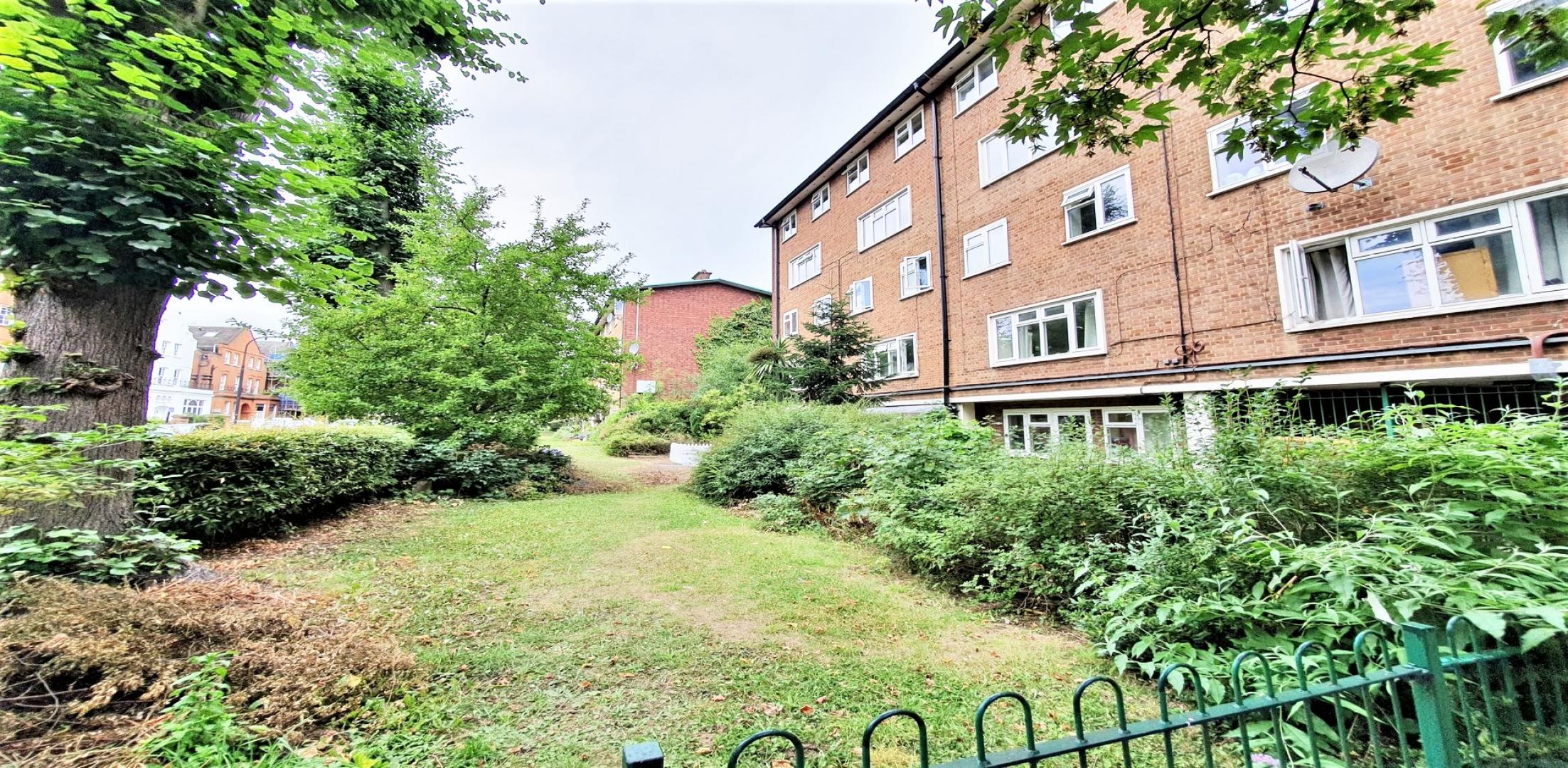 			2 Bedroom, 1 bath, 1 reception Flat			 Broadhurst Gardens, WEST HAMPSTEAD