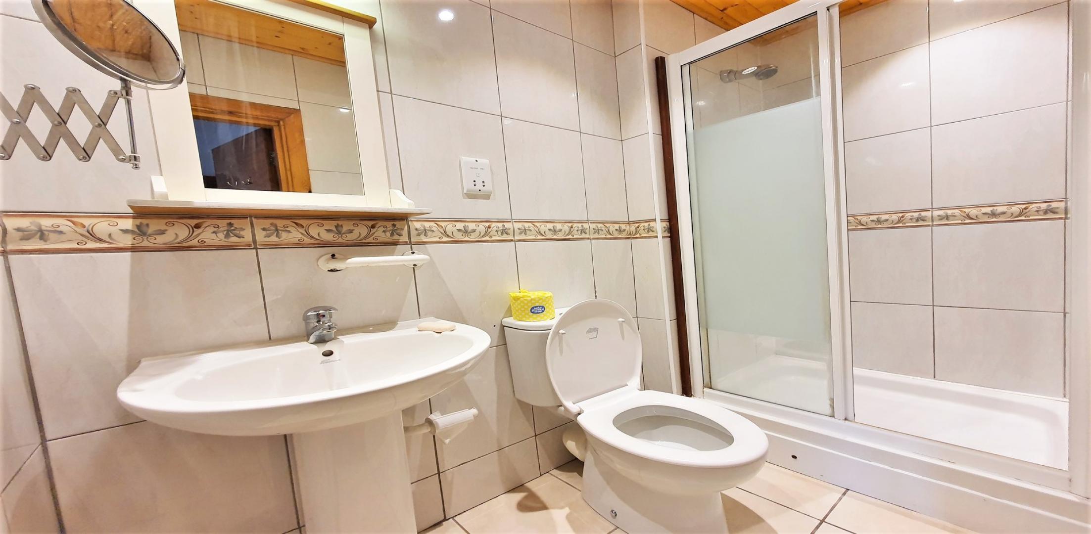 			4 Bedroom, 1 bath, 1 reception Flat			 Powis Gardens, GOLDERS GREEN 