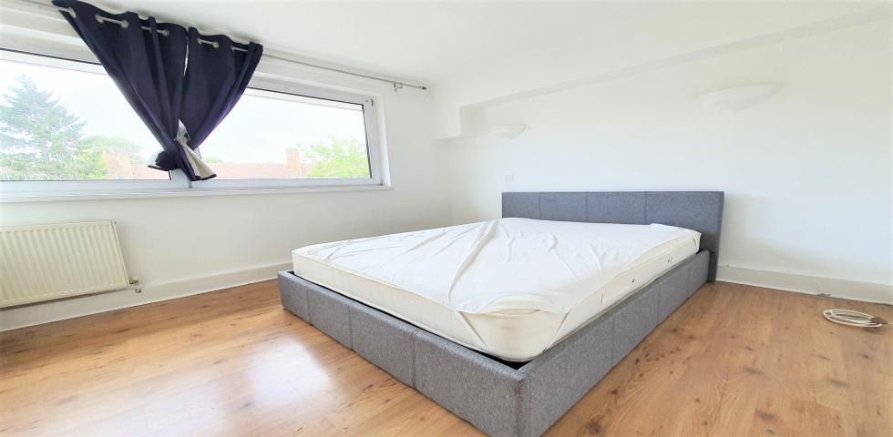 			1 Bedroom, 1 bath, 1 reception Flat			 New End Square, HAMPSTEAD