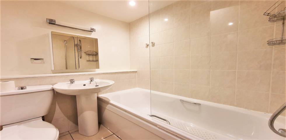 			PRIVATE ROOF TERRACE, 3 Bedroom, 1 bath, 1 reception Flat			 Claremont Road, CRICKLEWOOD