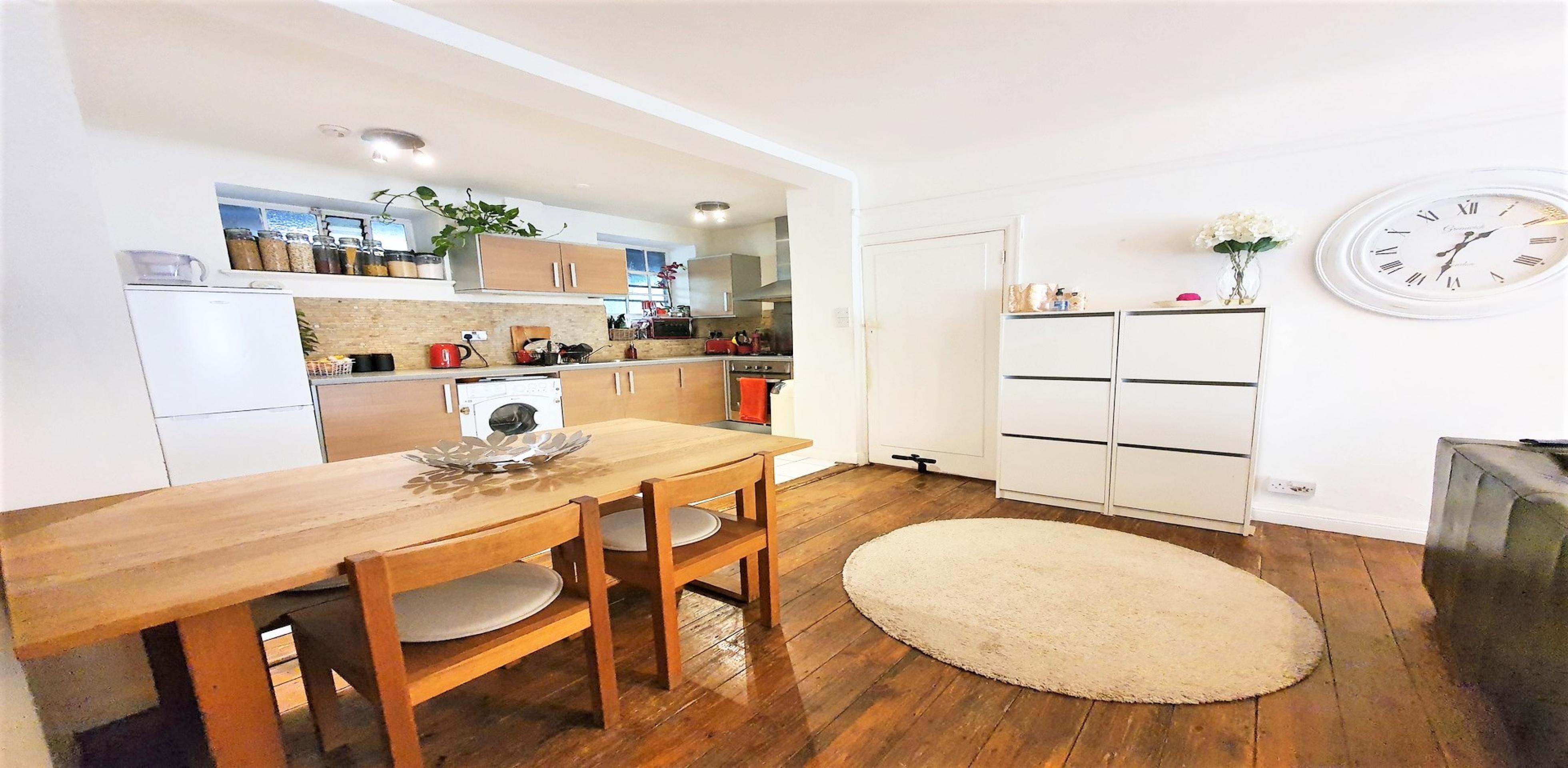 			HEATING and HOT WATER INCLUDED, 2 Bedroom, 1 bath, 1 reception Flat			 Mortimer Crescent, MAIDA VALE / KILBURN PARK NW6