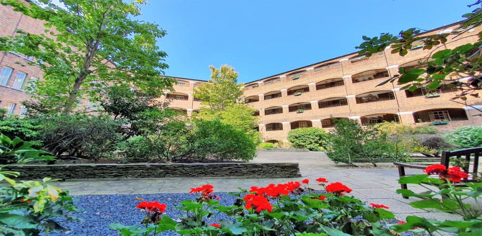 			HEATING and HOT WATER INCLUDED, 2 Bedroom, 1 bath, 1 reception Flat			 Mortimer Crescent, MAIDA VALE / KILBURN PARK