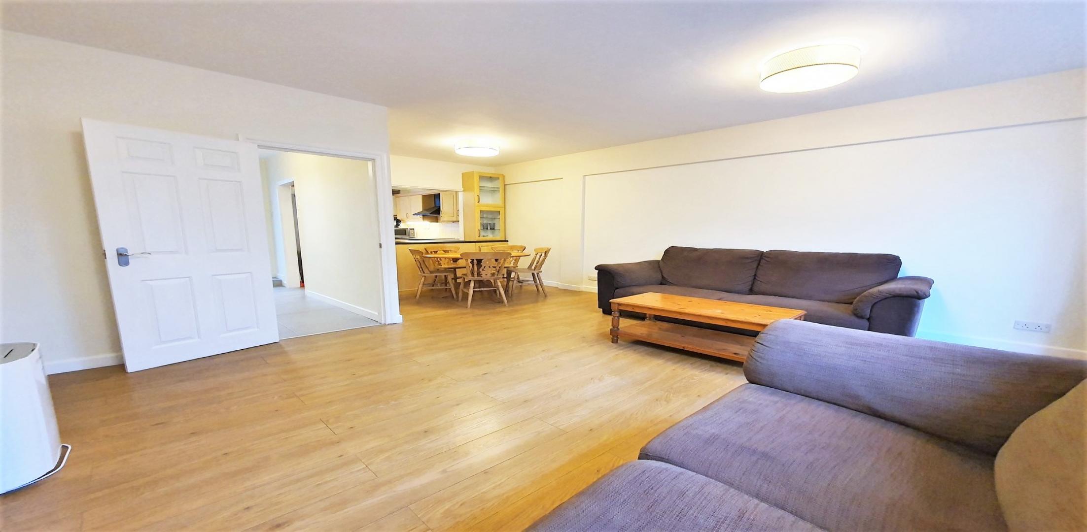 			3 Bedroom, 1 bath, 1 reception Flat			 Viceroy Close, EAST FINCHLEY