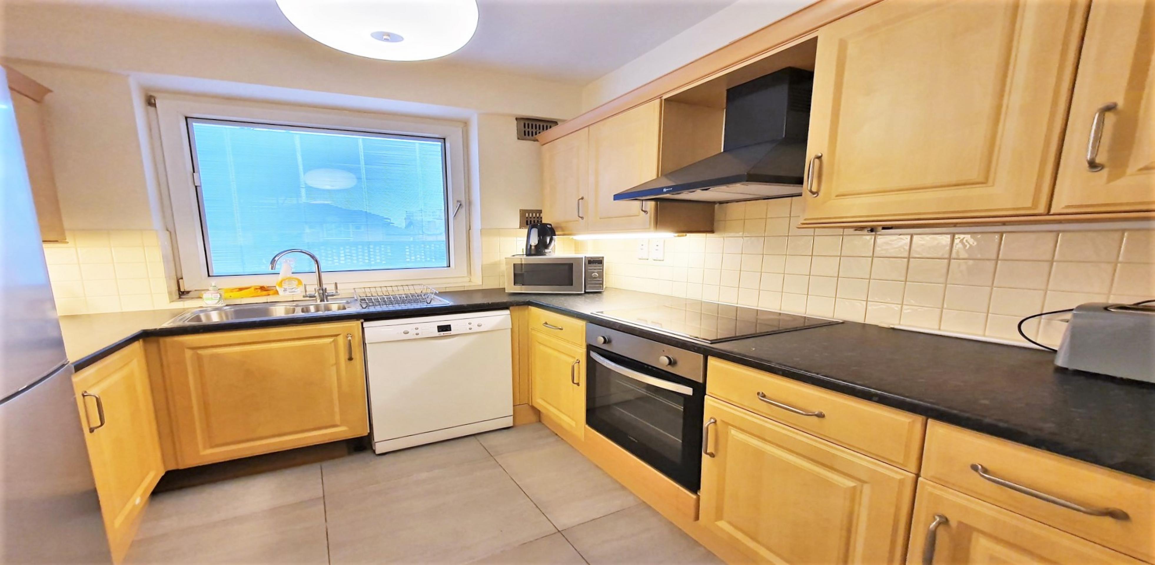 			3 Bedroom, 1 bath, 1 reception Flat			 Viceroy Close, EAST FINCHLEY N2