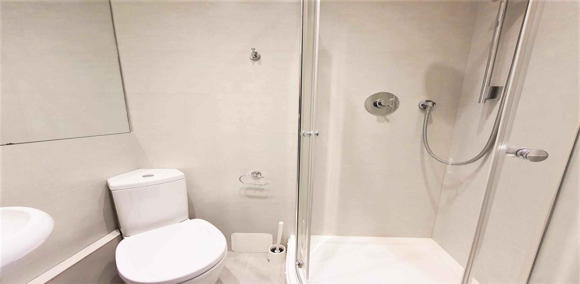 			3 Bedroom, 1 bath, 1 reception Flat			 Viceroy Close, EAST FINCHLEY