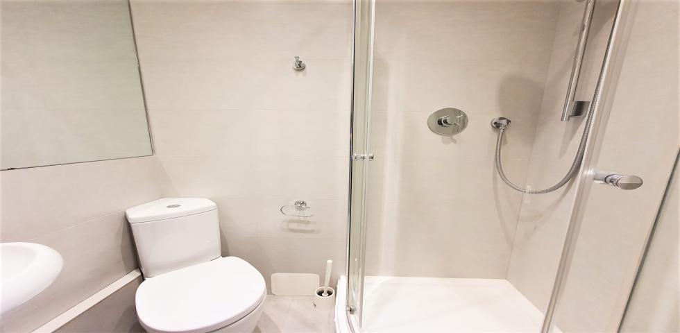 			3 Bedroom, 1 bath, 1 reception Flat			 Viceroy Close, EAST FINCHLEY