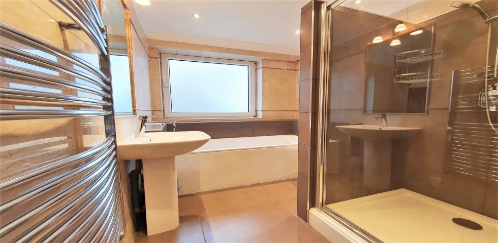 			3 Bedroom, 1 bath, 1 reception Flat			 Viceroy Close, EAST FINCHLEY