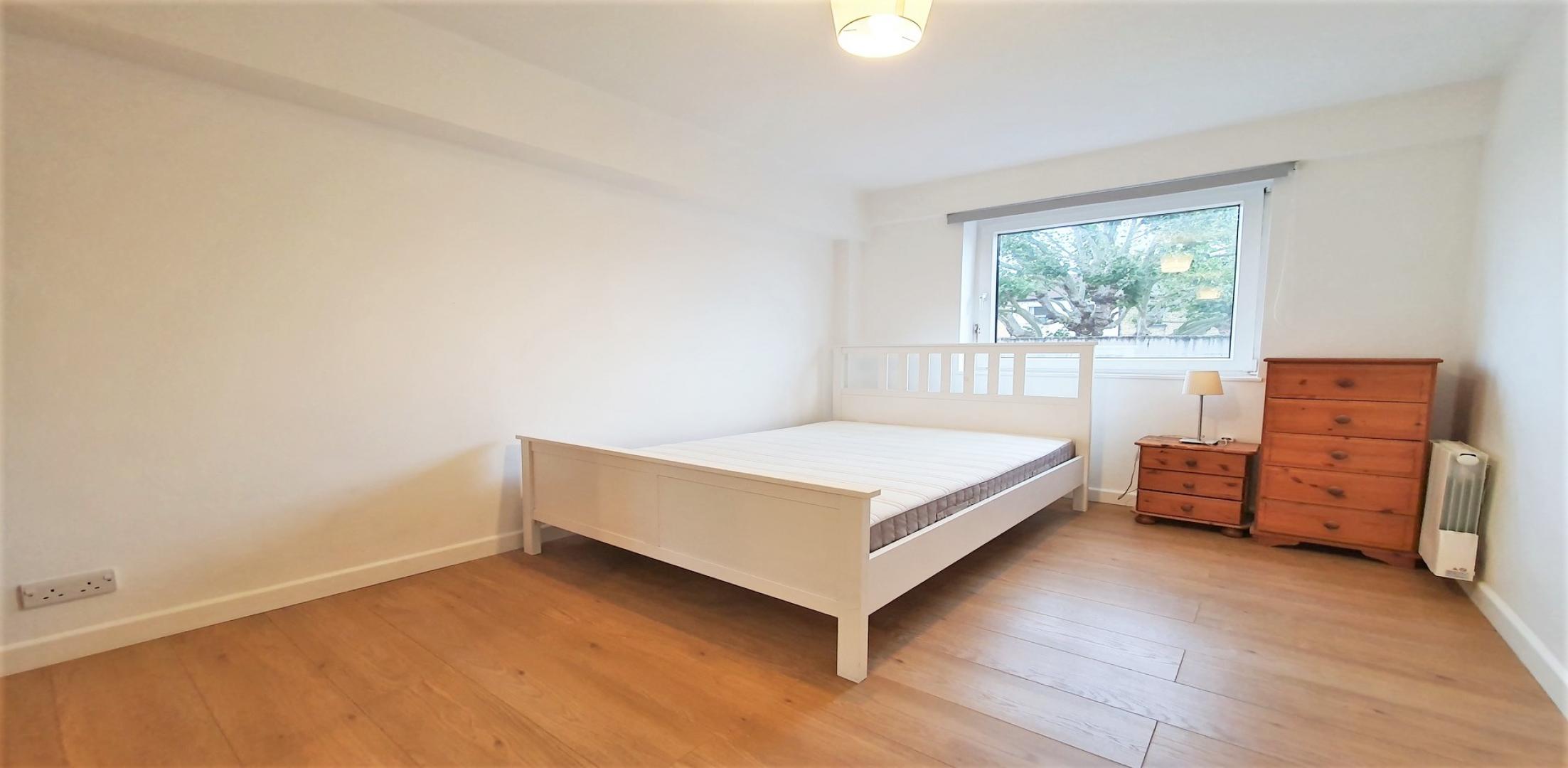 			3 Bedroom, 1 bath, 1 reception Flat			 Viceroy Close, EAST FINCHLEY