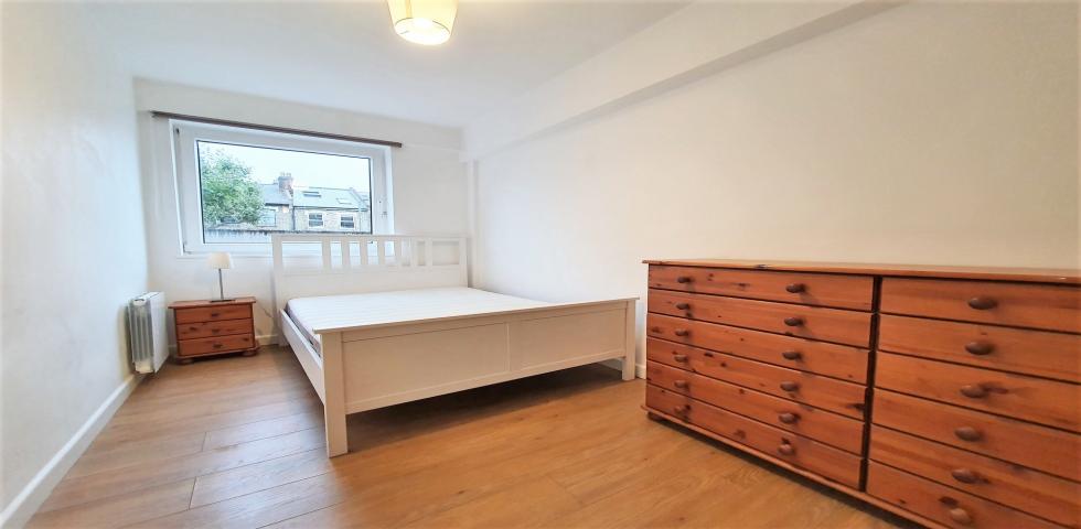 			3 Bedroom, 1 bath, 1 reception Flat			 Viceroy Close, EAST FINCHLEY