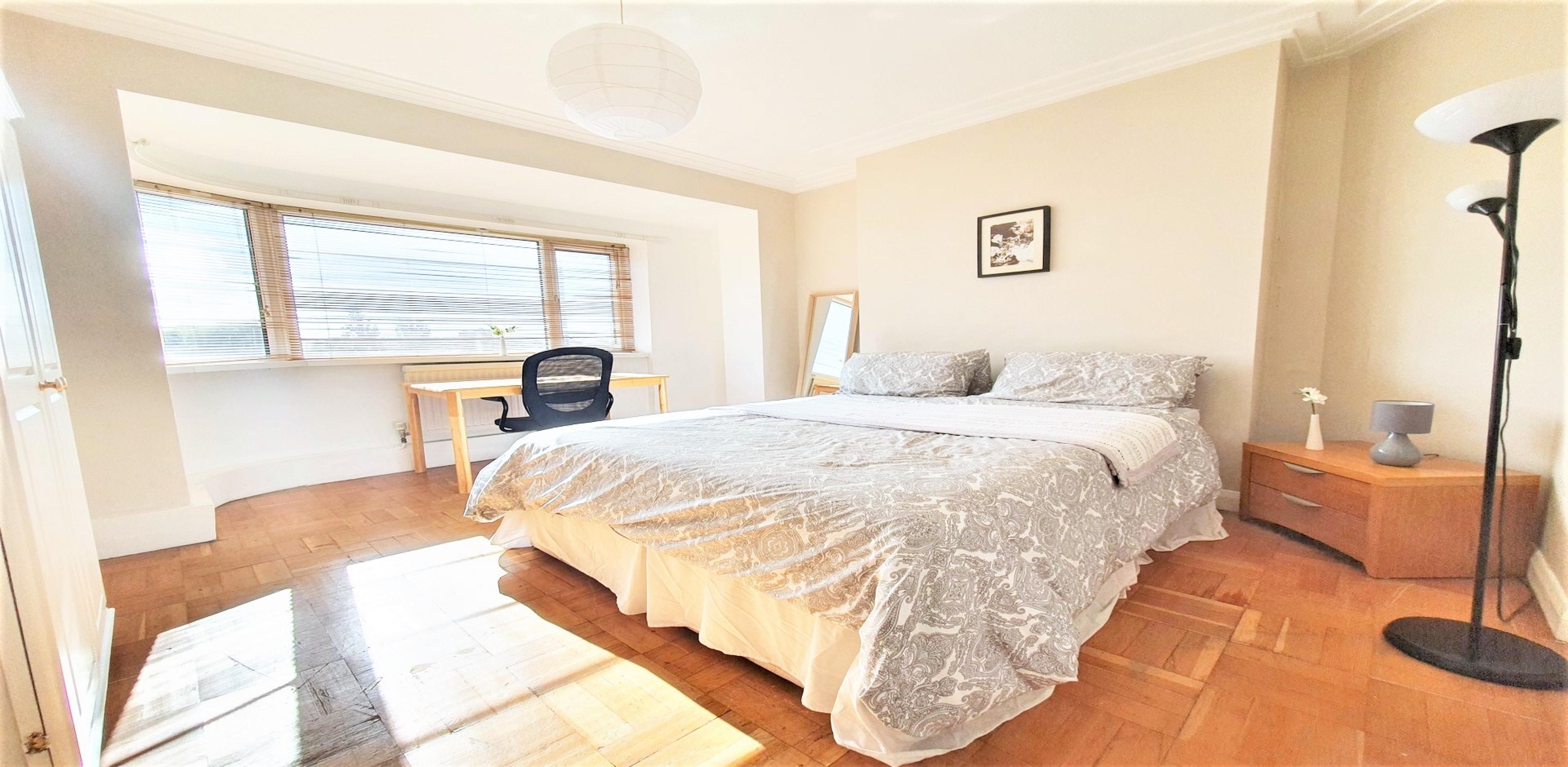 			3 Bedroom, 1 bath, 1 reception Flat			 Oman Avenue, WILLESDEN GREEN NW2