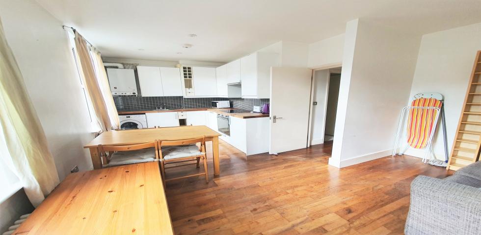 			2 Bedroom, 1 bath, 1 reception Flat			 Lichfield Road, CRICKLEWOOD