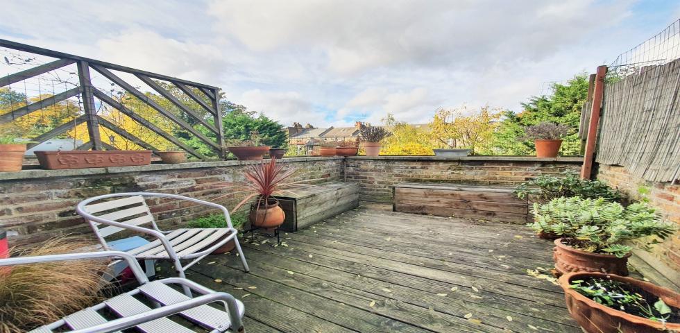 			UNDER OFFER, 1 Bedroom, 1 bath, 1 reception Apartment			 Loveridge Road, WEST HAMPSTEAD