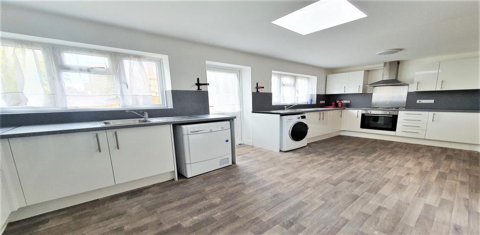 			5 Bedroom, 1 bath, 1 reception House			 Burnley Road, DOLLIS HILL