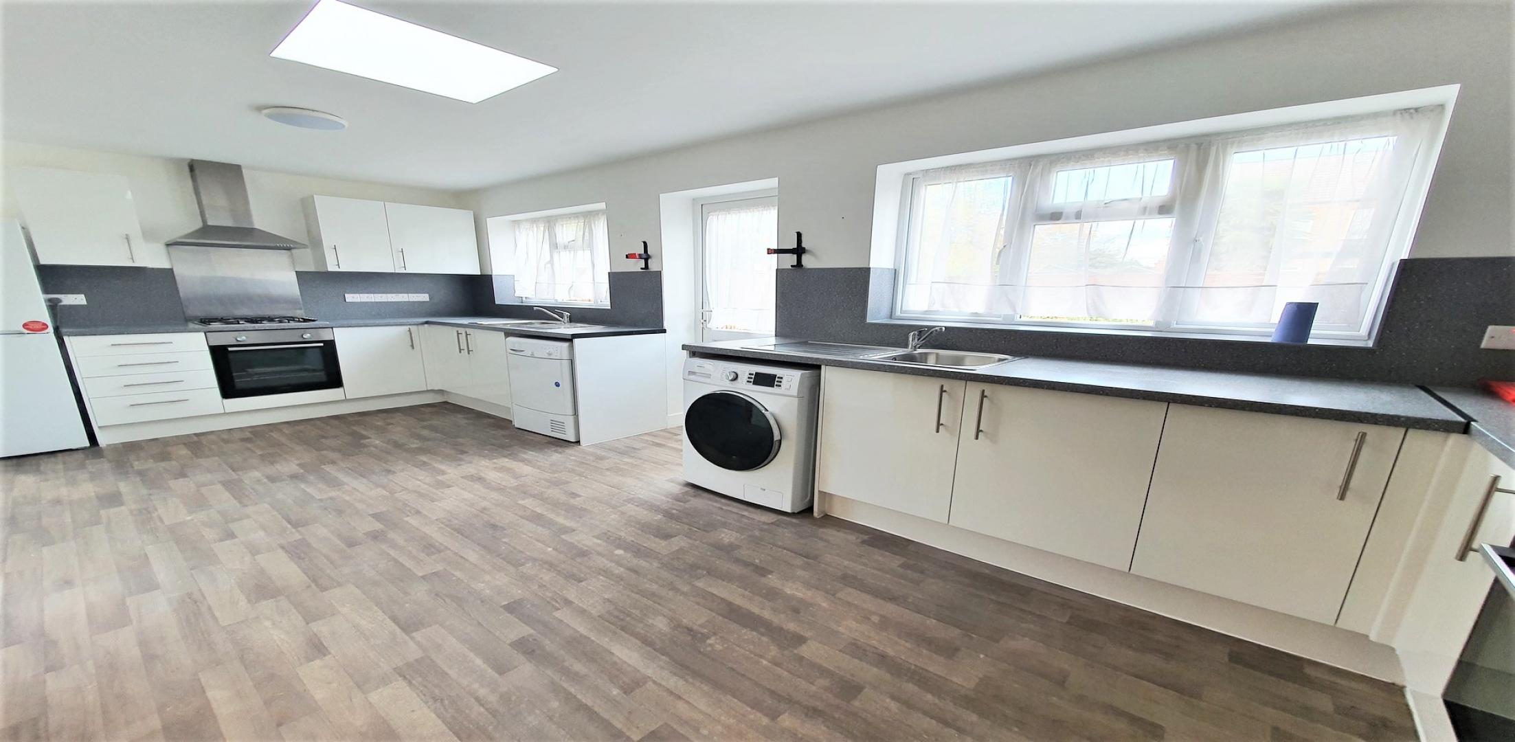 			5 Bedroom, 1 bath, 1 reception House			 Burnley Road, DOLLIS HILL