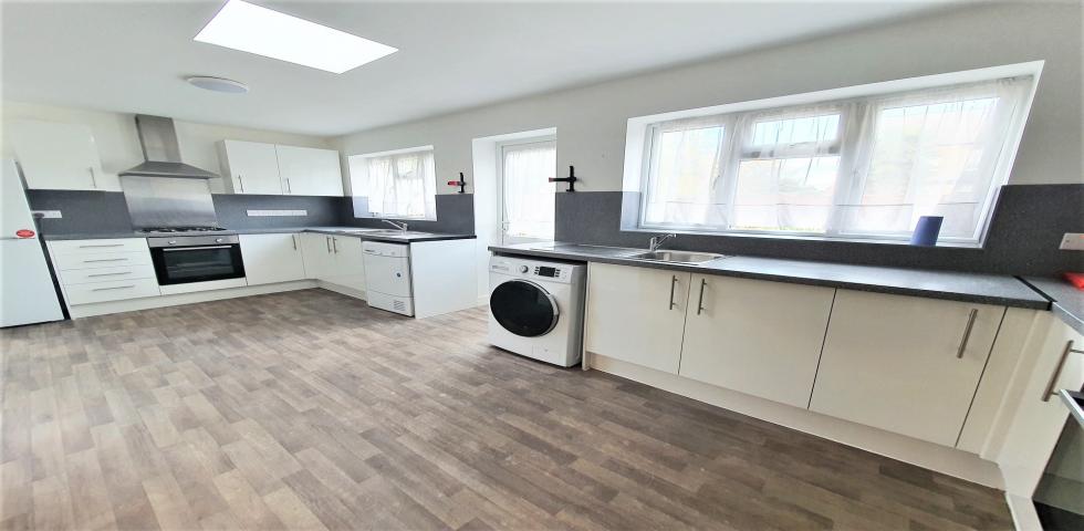 			5 Bedroom, 1 bath, 1 reception House			 Burnley Road, DOLLIS HILL