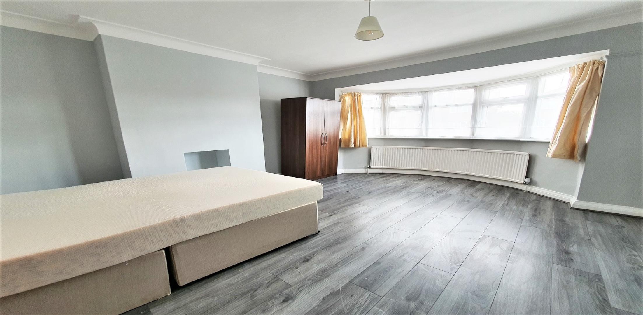 			5 Bedroom, 1 bath, 1 reception House			 Burnley Road, DOLLIS HILL