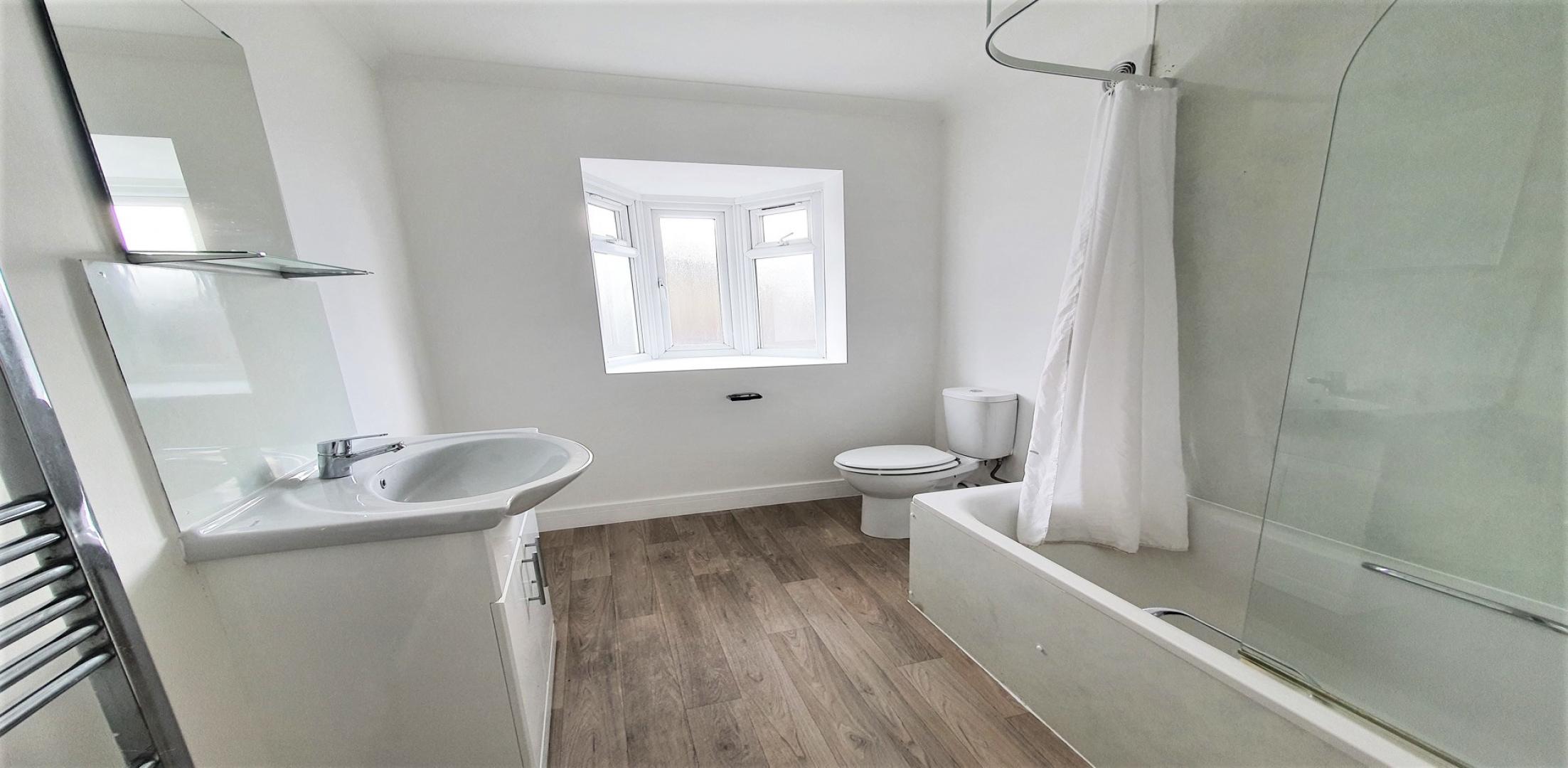 			5 Bedroom, 1 bath, 1 reception House			 Burnley Road, DOLLIS HILL