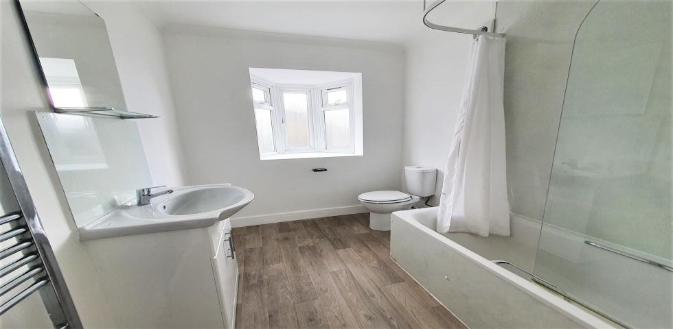 			5 Bedroom, 1 bath, 1 reception House			 Burnley Road, DOLLIS HILL