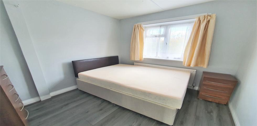 			5 Bedroom, 1 bath, 1 reception House			 Burnley Road, DOLLIS HILL