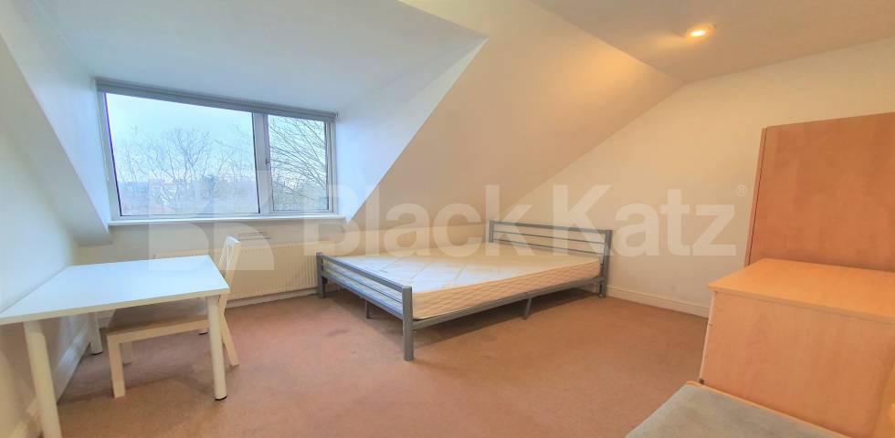 			2 Bedroom, 1 bath, 1 reception 			 Mapesbury Road,  Teignmouth Court  NW2