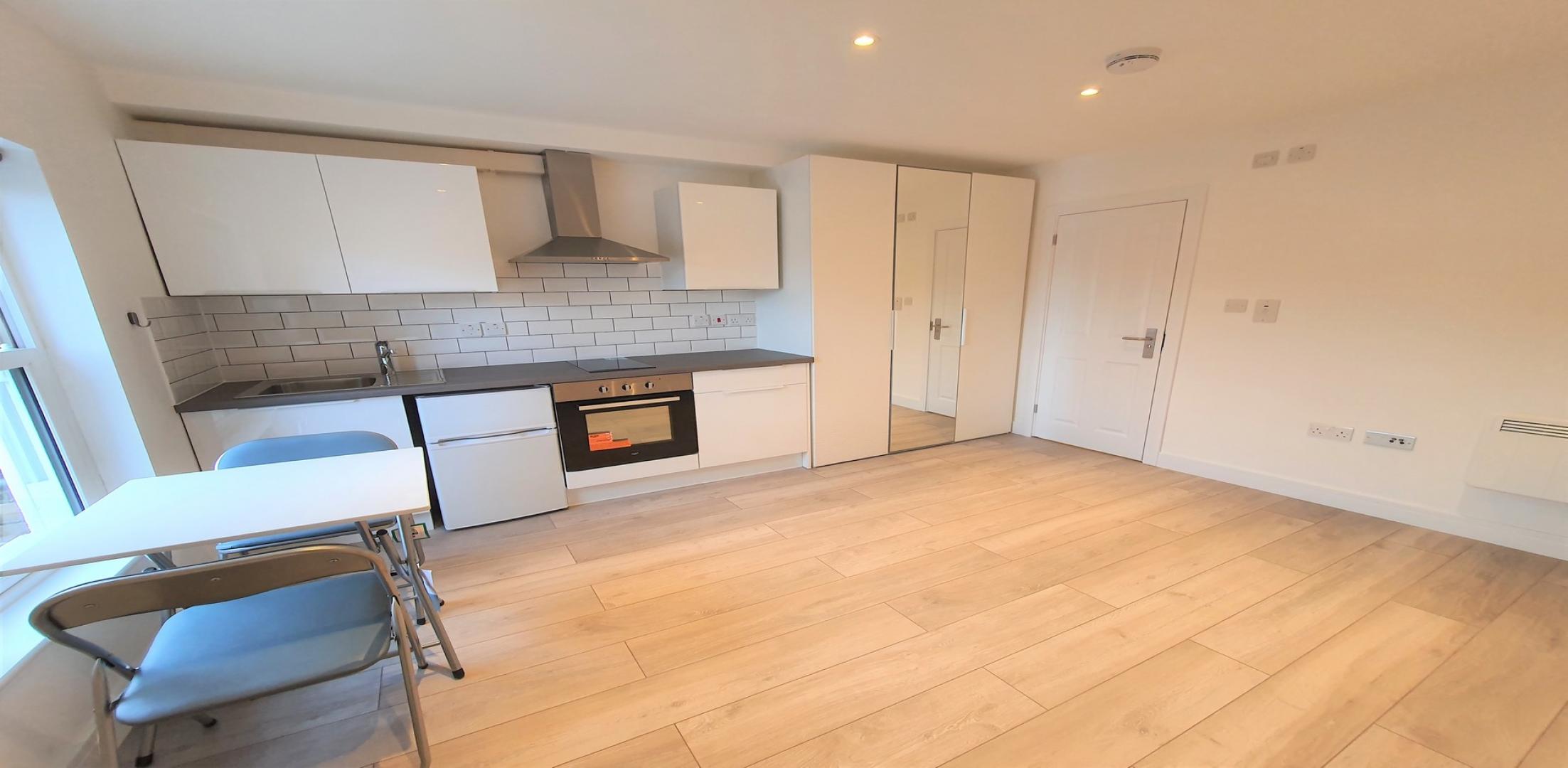 Modern and Central Apartment Kilburn Lane, Queens Park (Council Tax Included)