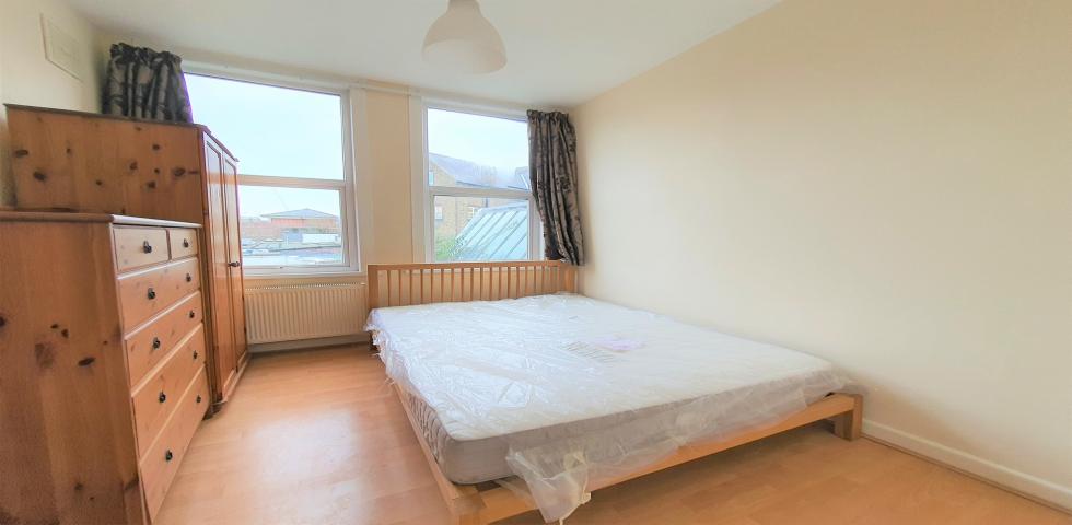 			1 Bedroom, 1 bath, 1 reception Flat			 Kilburn Lane, QUEENS PARK