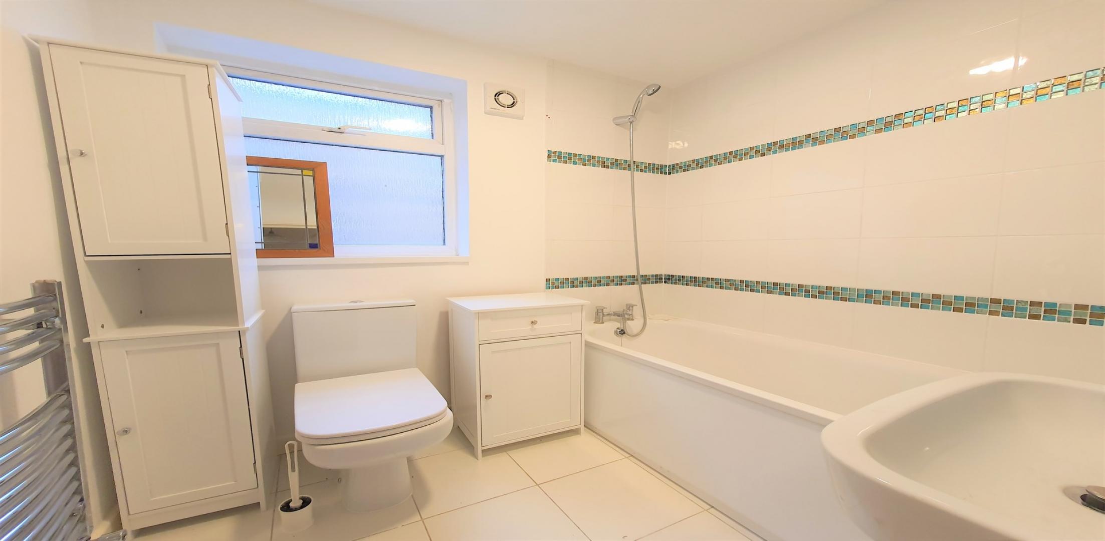 			1 Bedroom, 1 bath, 1 reception Flat			 Kilburn Lane, QUEENS PARK