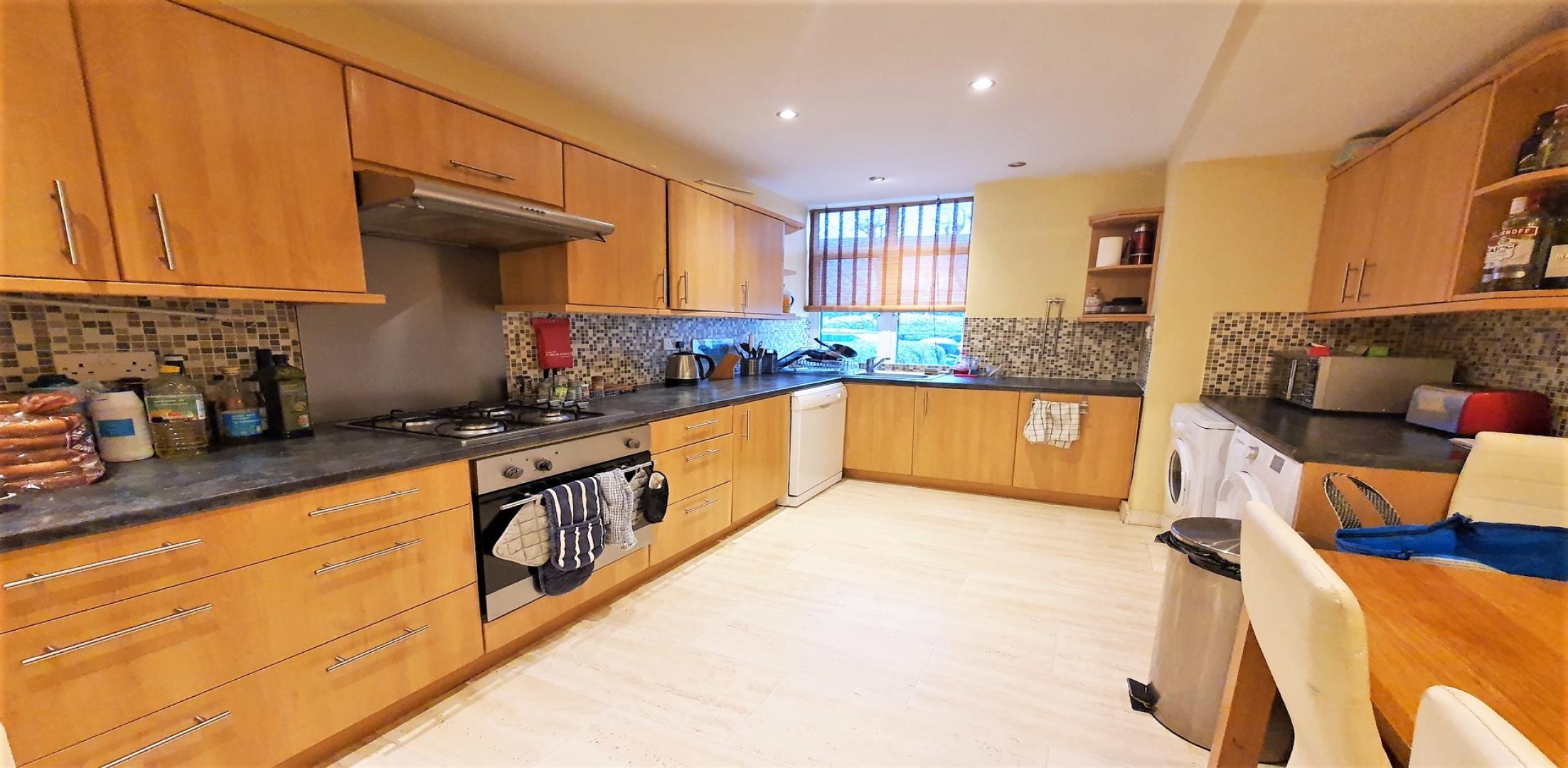 			HEATING and HOT WATER INCLUDED, 3 Bedroom, 1 bath, 1 reception Flat			 Willesden Lane, BRONDESBURY