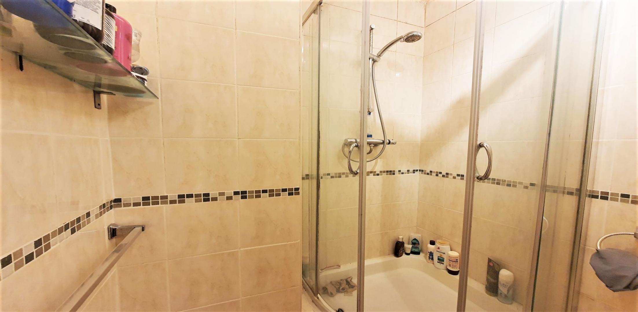 			HEATING and HOT WATER INCLUDED, 3 Bedroom, 1 bath, 1 reception Flat			 Willesden Lane, BRONDESBURY