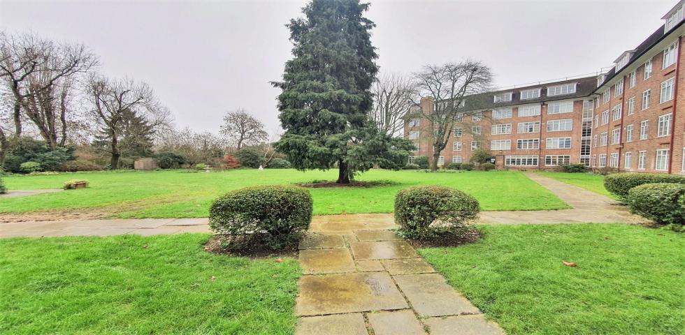 			HEATING and HOT WATER INCLUDED, 3 Bedroom, 1 bath, 1 reception Flat			 Willesden Lane, BRONDESBURY