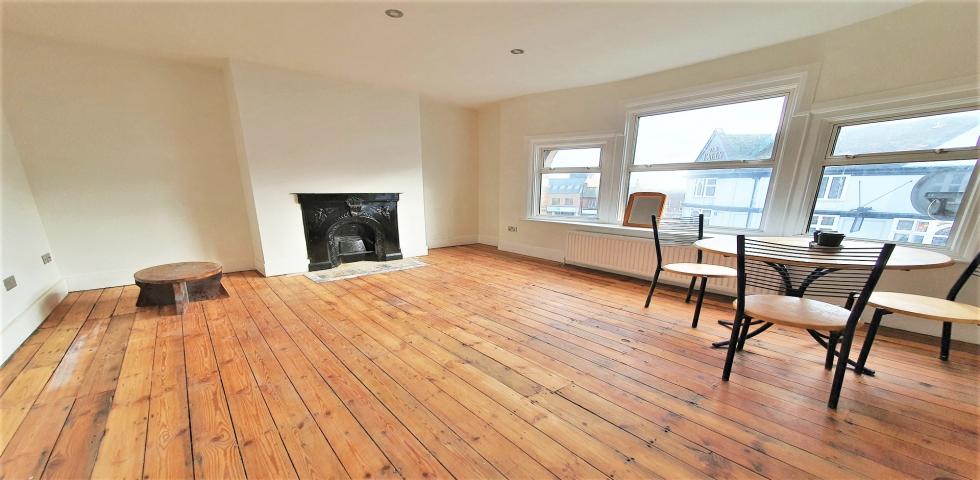 			3 Bedroom, 2 bath, 1 reception Flat			 Ballards Lane, NORTH FINCHLEY 