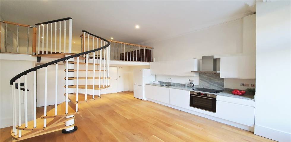 			HEATING INCLUDED, 1 Bedroom, 1 bath, 1 reception Apartment			 Fitzjohns Avenue, HAMPSTEAD
