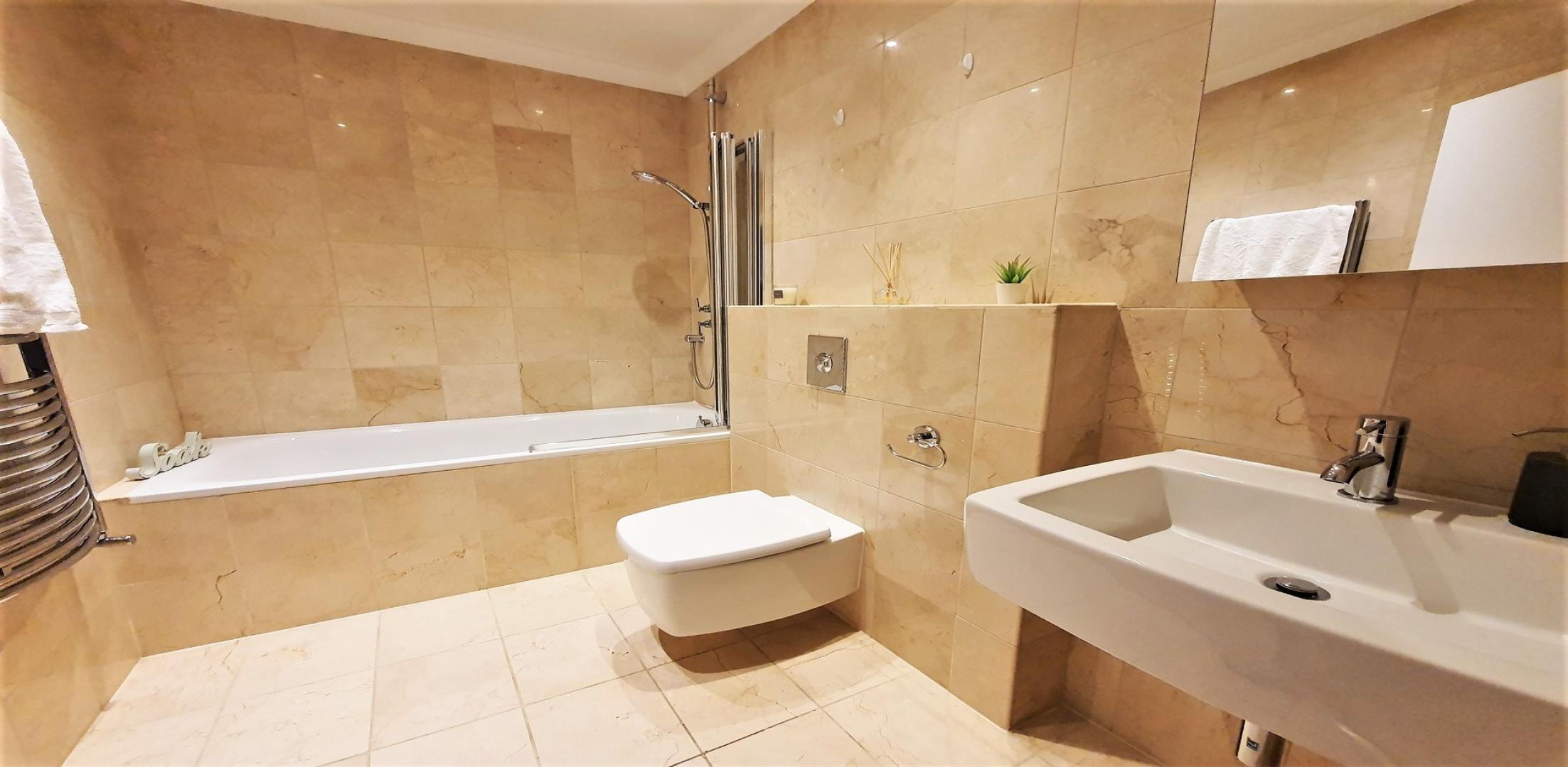 			2 Bedroom, 1 bath, 1 reception Apartment			 Heath Street , HAMPSTEAD