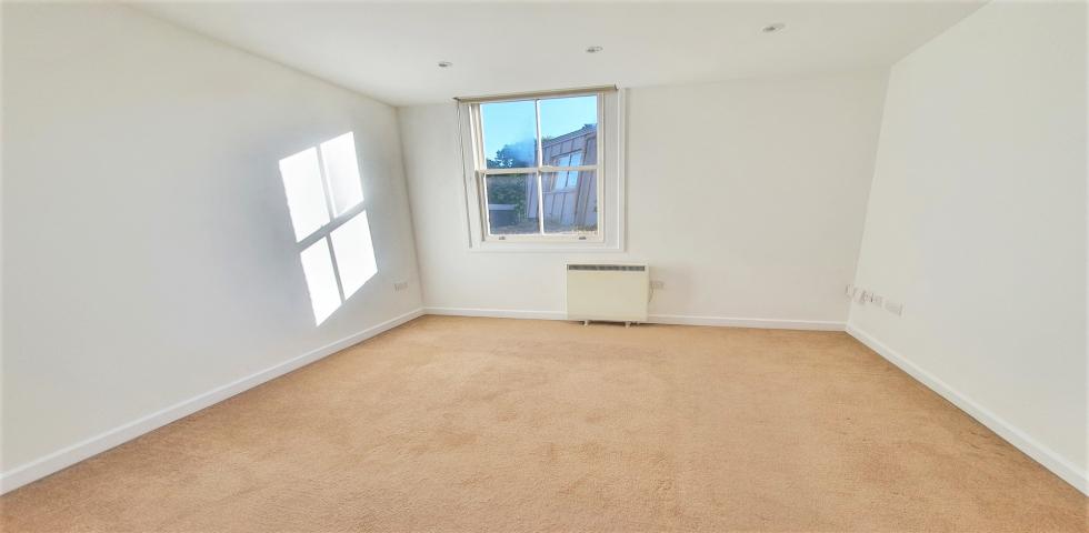 			1 Bedroom, 1 bath, 1 reception Flat			 Broadhurst Gardens, WEST HAMPSTEAD