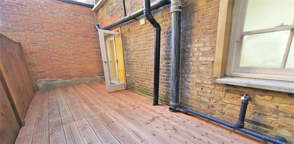 			1 Bedroom, 1 bath, 1 reception Flat			 Broadhurst Gardens, WEST HAMPSTEAD