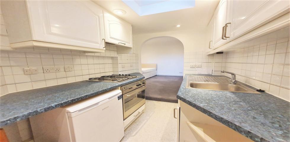 			WATER RATES INCLUDED, Studio Apartment, 1 bath, 1 reception Studio			 Glenmore Road, BELSIZE PARK