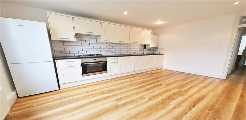 			2 Bedroom, 1 bath, 1 reception Apartment			 Victoria Road , QUEENS PARK