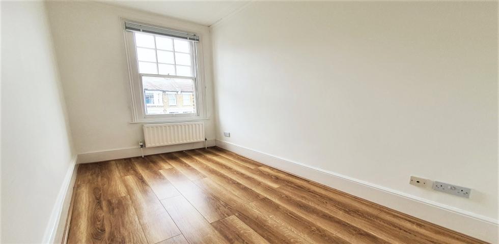 			2 Bedroom, 1 bath, 1 reception Apartment			 Victoria Road , QUEENS PARK