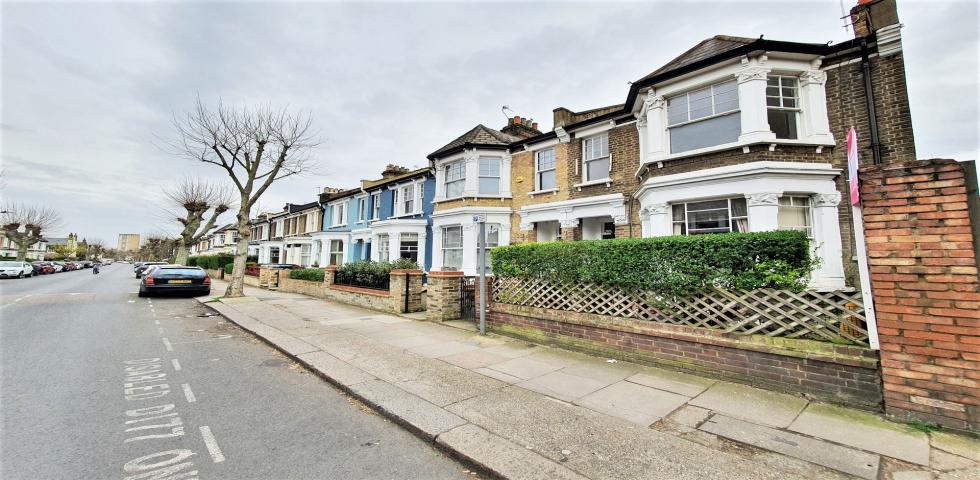 			2 Bedroom, 1 bath, 1 reception Apartment			 Victoria Road , QUEENS PARK