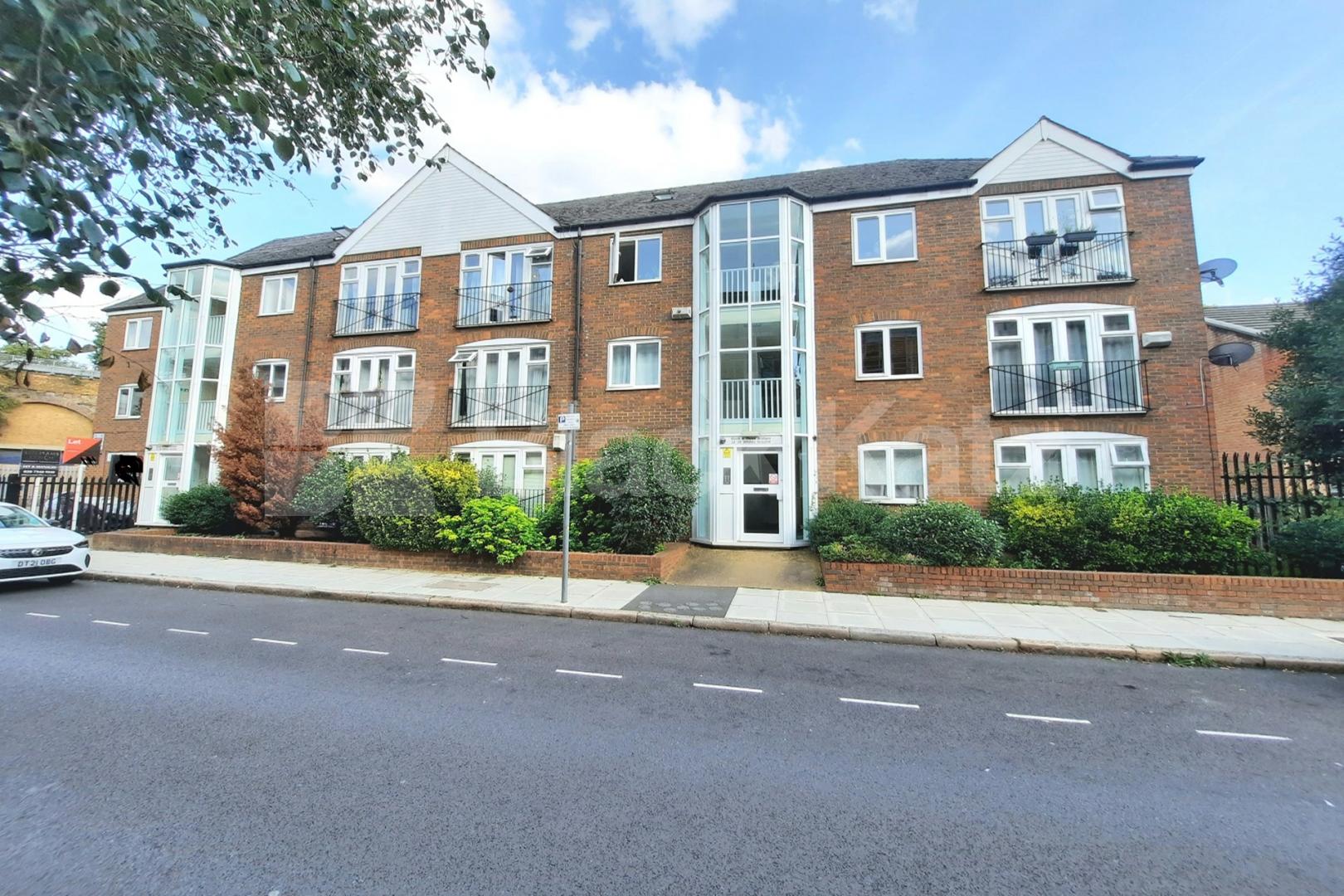 Prime location on the corner of the ever popular Bermondsey Street  Three Bridges, Whites Grounds, London Bridge