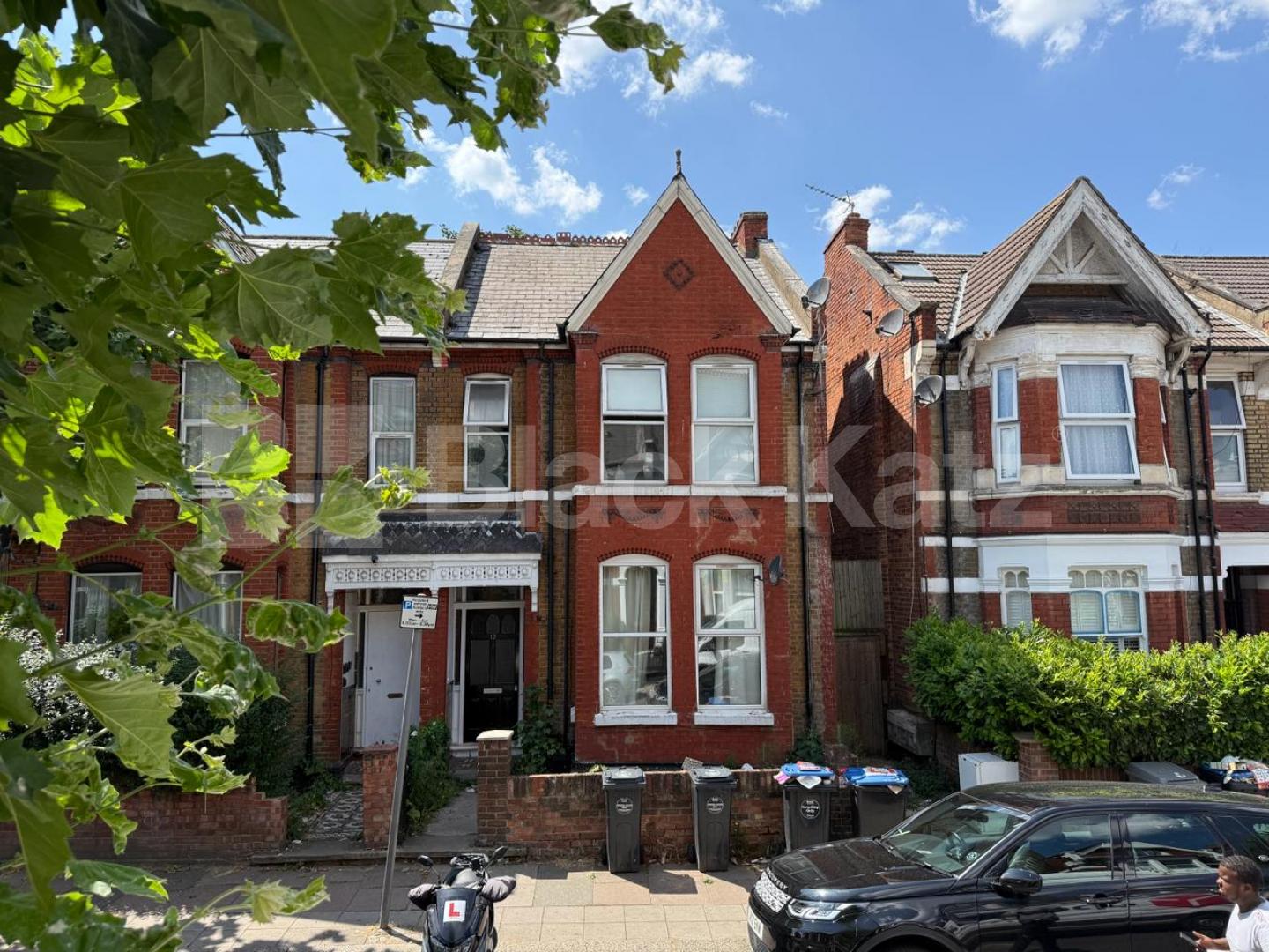 A well-presented self-contained studio apartment available to rent in the sought-after area of Harlesden Gardens, NW10.This bright and spacious studio offers comfortable open-plan living, featuring a modern fitted kitchen and a private bathroom, maki Harlesden Gardens, London, NW10,  London