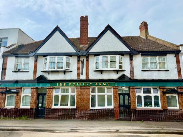 Recently refurbished studios to let in Brentford from £254pw to £311pw Clayponds Lane, Brentford